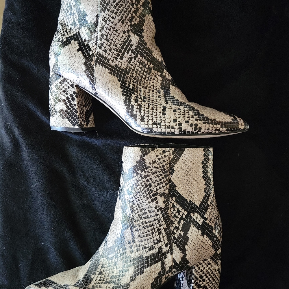 GORGEOUS FAUX SNAKESKIN BOOTS